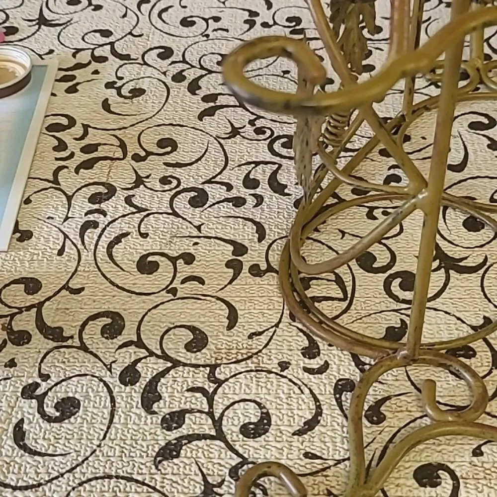 Decorative Table Top Metal Wine Rack with Grape Design